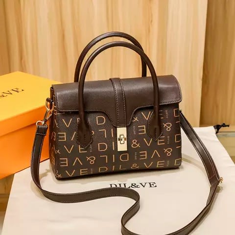 Dil & Ve Shoulder Handbag