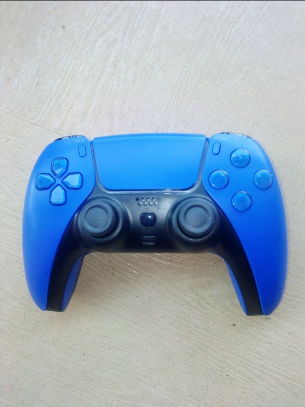 LATEST PS4 PAD-PLUS CONTROLLER (PLAYS PS4 CDs IN PS5)