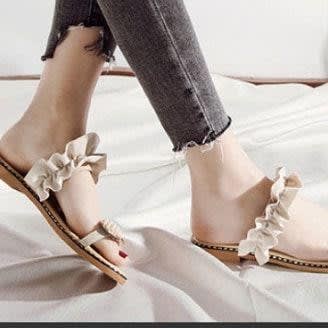 Trendy Pineapple Flip-flops