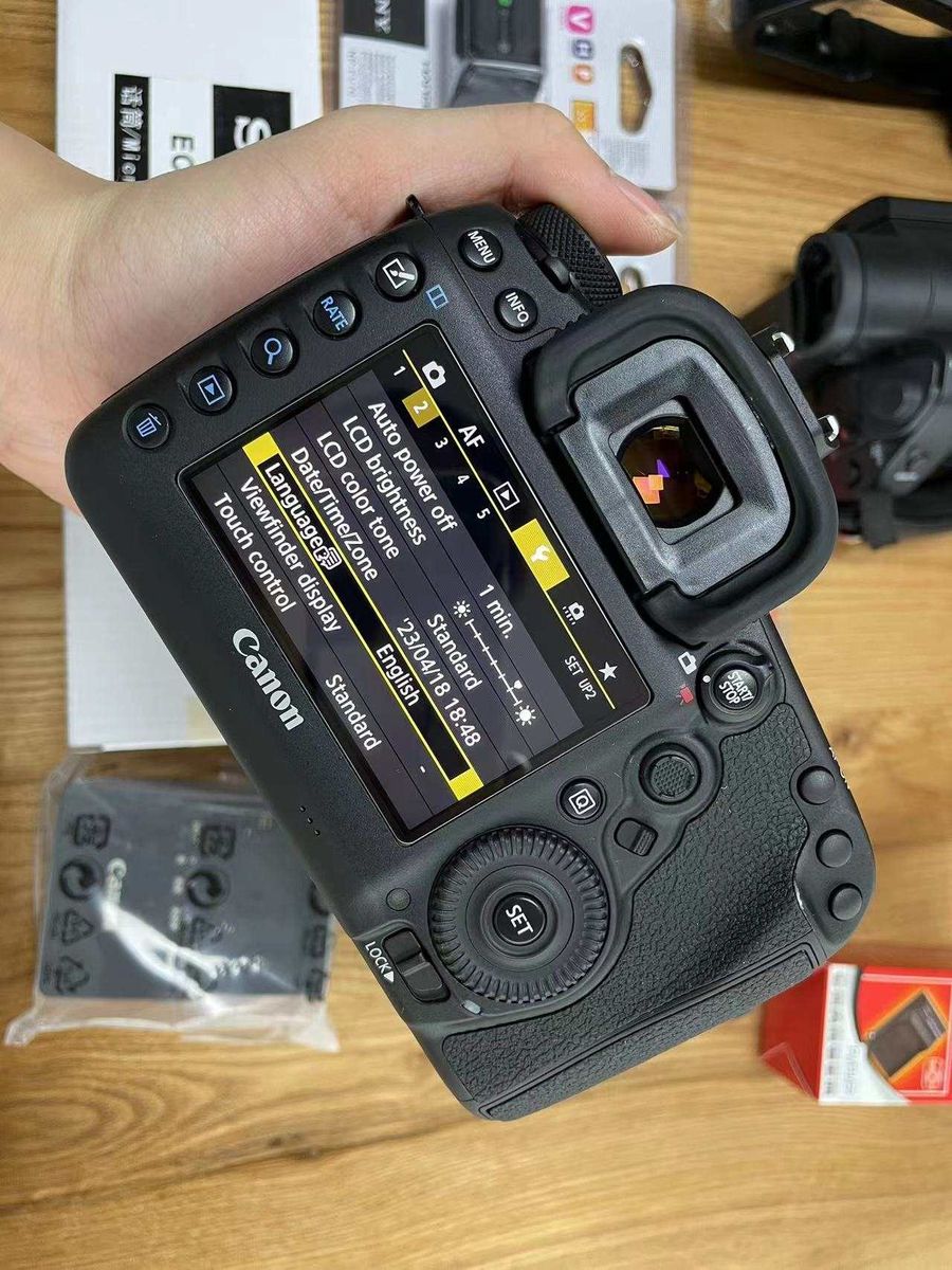 Canon EOS 5D Mark IV Digital SLR Camera (Body Only) GPS Wifi 4K Professional Camera With 2 Batteries
