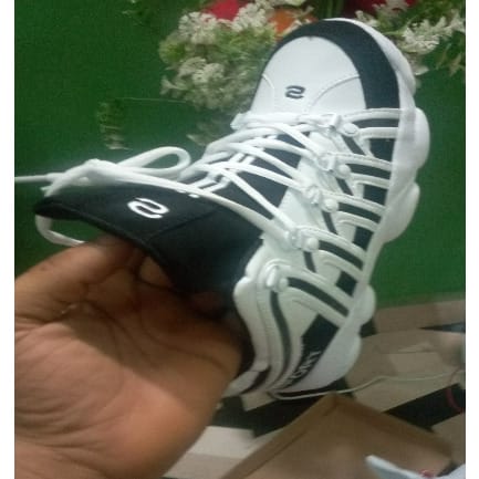 New Unisex Trendy Sports Sneakers - Black/white