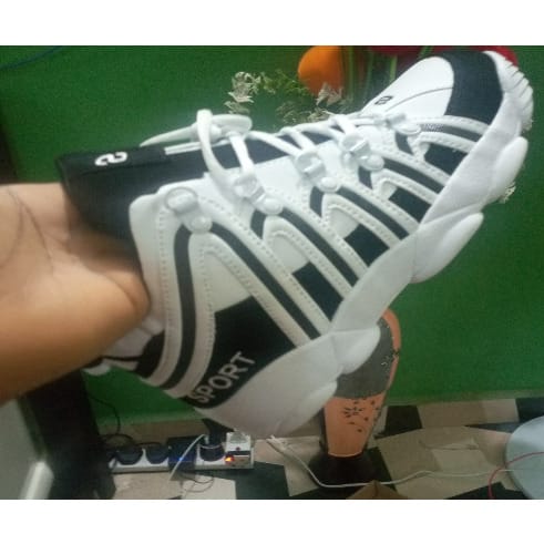 New Unisex Trendy Sports Sneakers - Black/white
