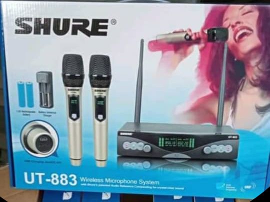 UT-883 Professional Wireless Microphone System Dual UHF Mic