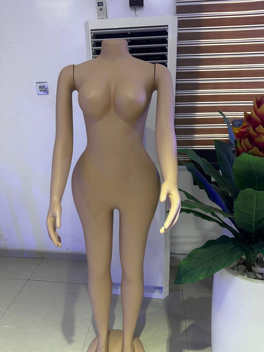 Big Hips Female Mannequin With Arm