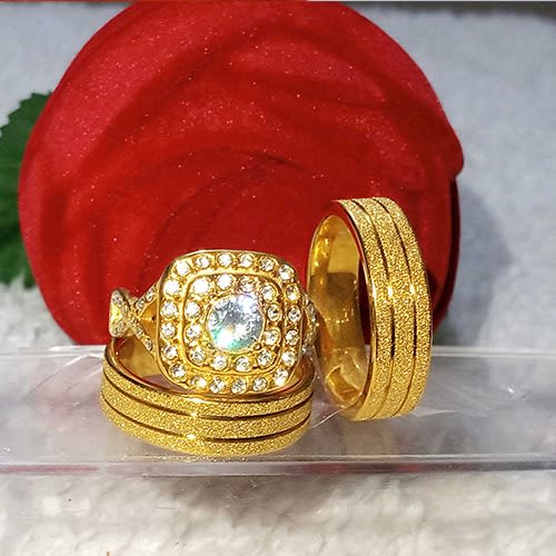 Pristine 18 Carat Gold Filled Wedding Rings