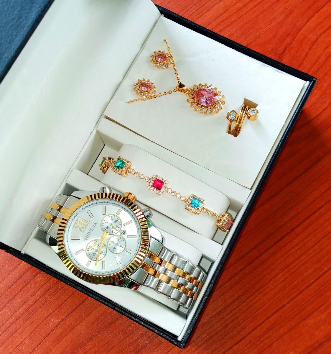 Awesome & Exqusite Exotic & Super Solid Chain Wristwatch + Female Awesome Sets