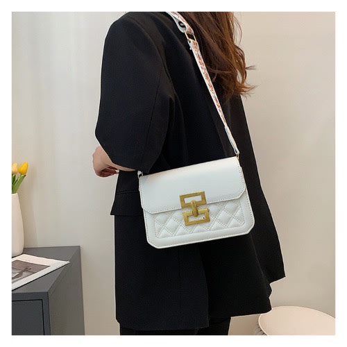 Quilted Pattern Metal Lock Design Square Bag