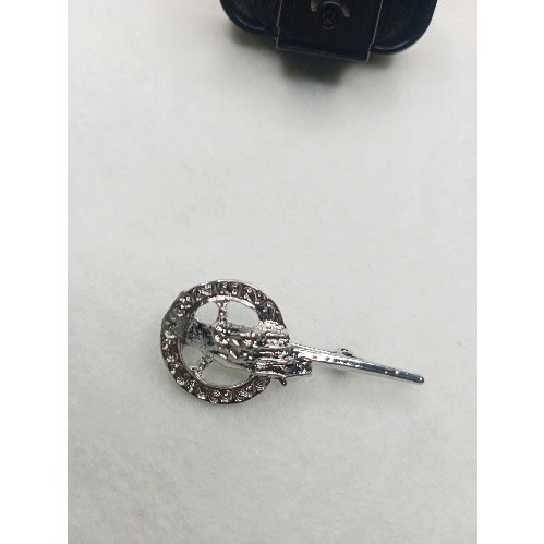 Game Of Thrones Brooch With Free Pouch - Silver