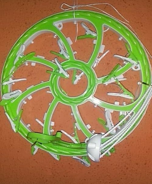 1 Multi Purpose Quaity Cloth Hanger X24 Clips+Free Detergent