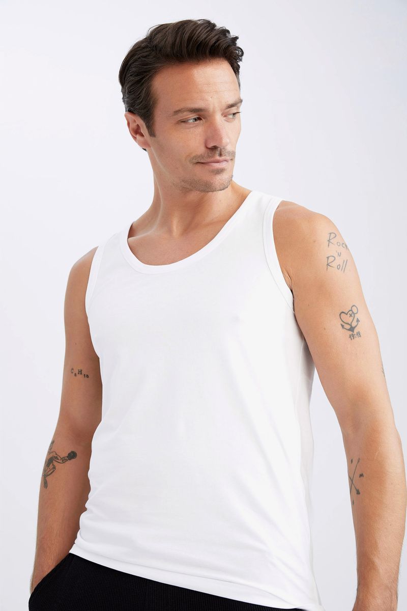 Man Casual Athlete - White