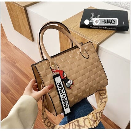 Quality Leather Ladies Crossbody Hand Bag- Nude