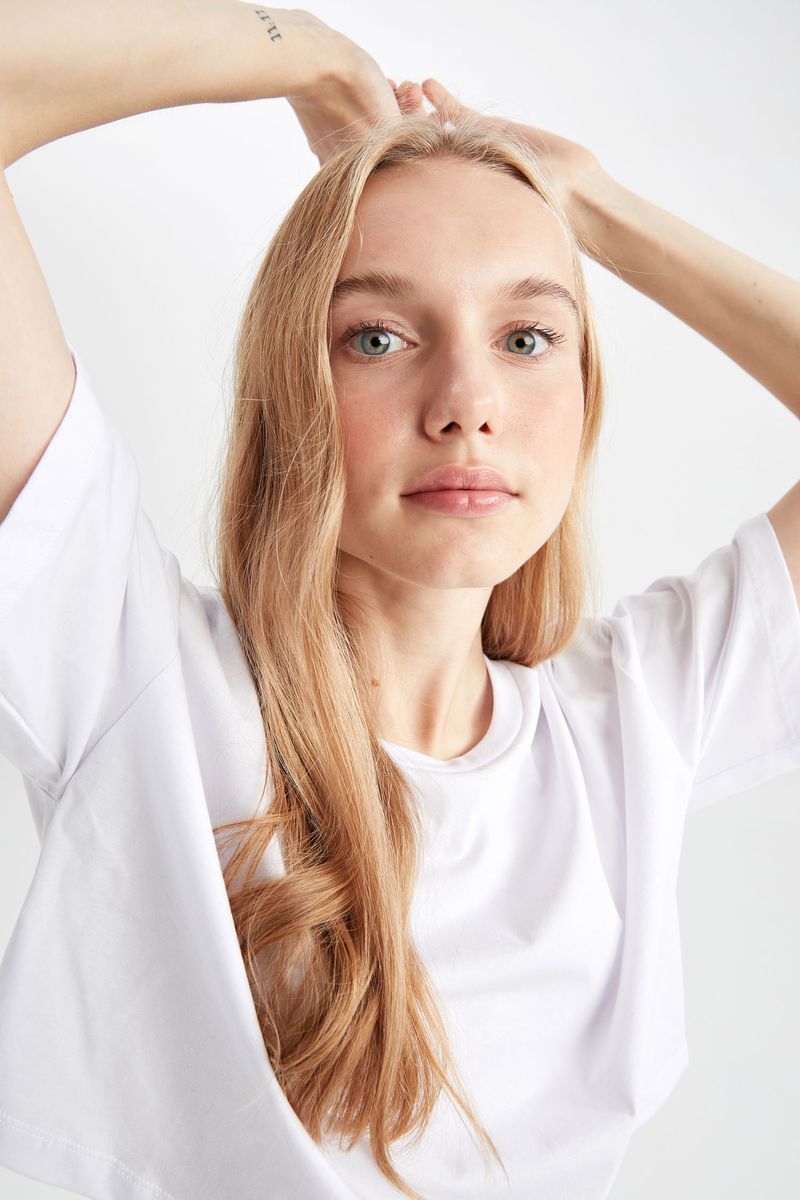 Woman Coool Loose Fit Knitted Short Sleeve T-Shirt - White