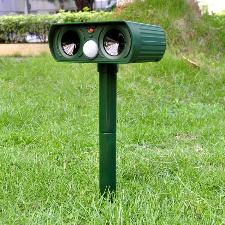 2 PCS RC-510 Ultrasonic Solar-powered Animal Repeller