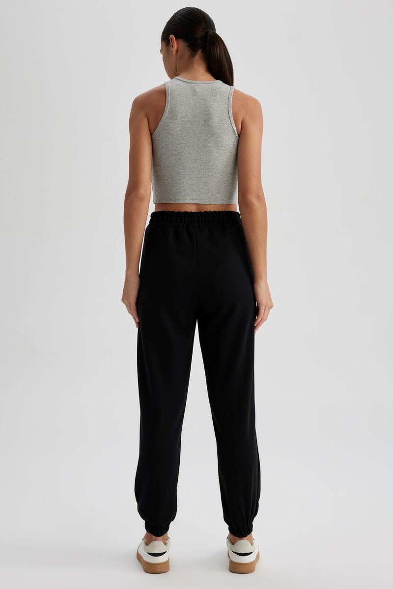 Woman Jogger Fit Knitted Trousers - Black