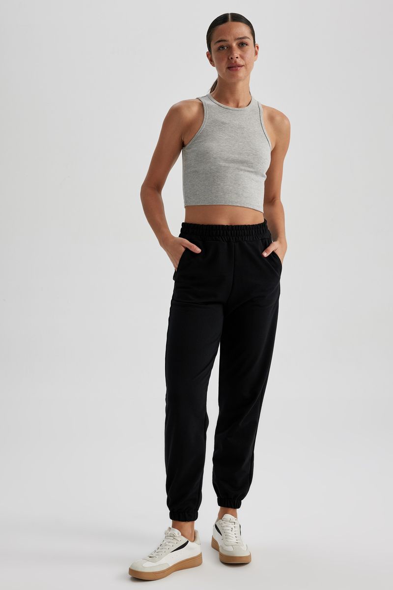 Woman Jogger Fit Knitted Trousers - Black