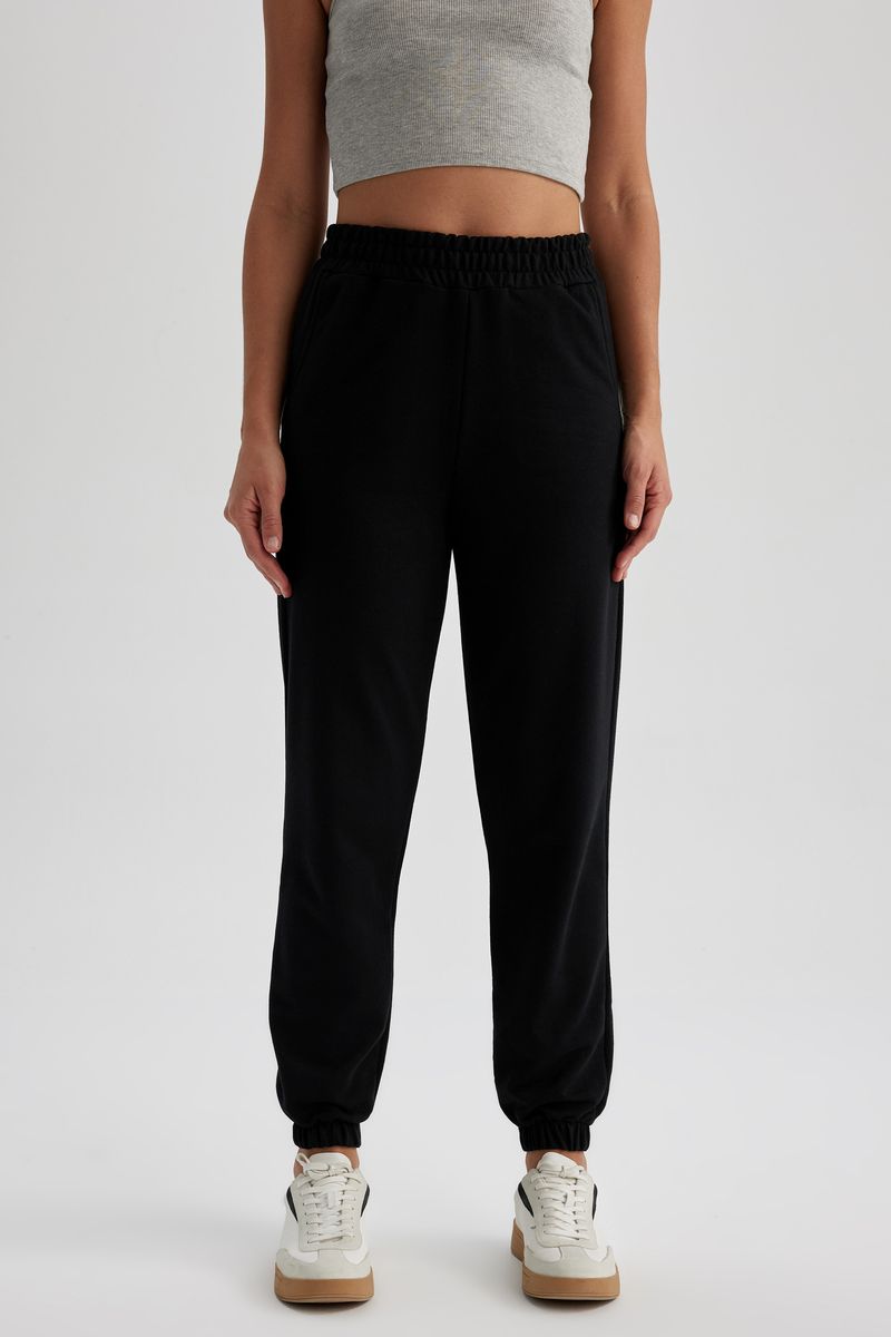 Woman Jogger Fit Knitted Trousers - Black