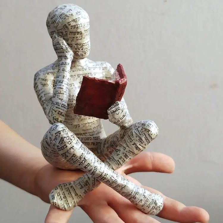 Cross-border new modern minimalist reading woman decoration sculpture porch decoration bookshelf decoration resin crafts Reader 07