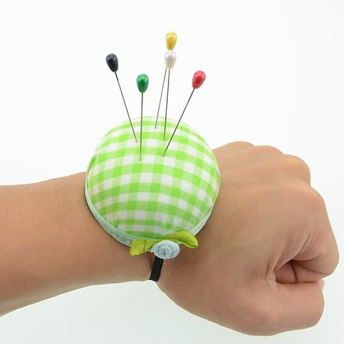 Green Plaid Grids Needle Sewing Pin Cushion Wrist Strap Tool Button
