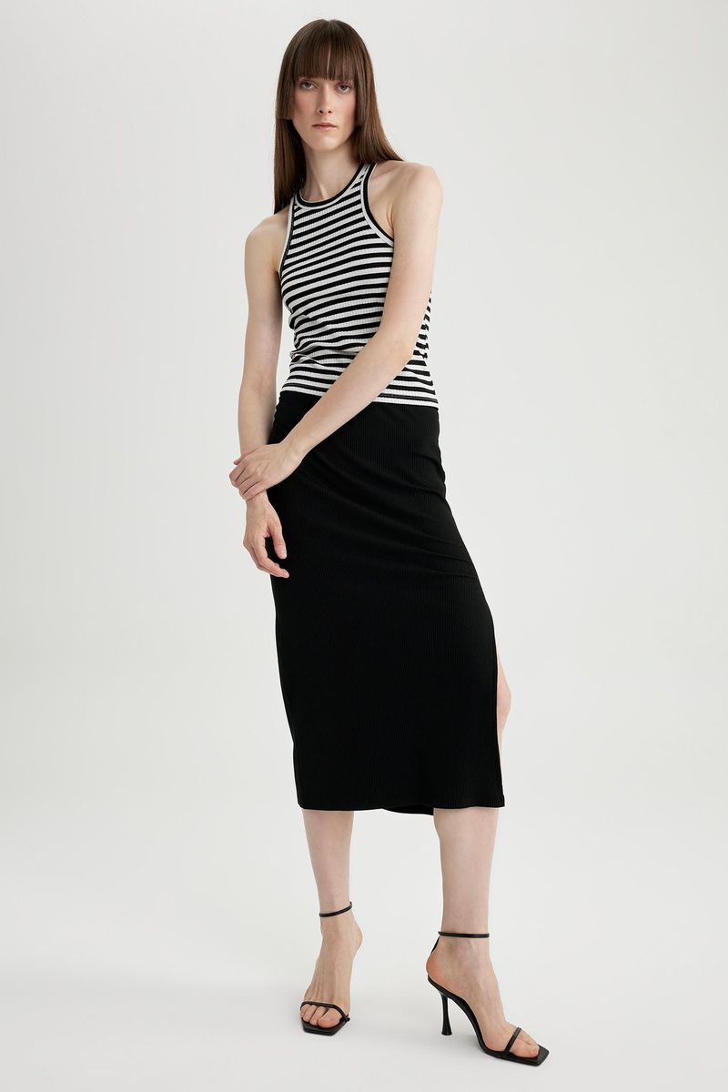 Woman Casual Straight Knitted Skirt - Black
