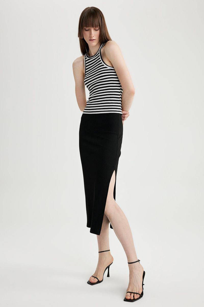 Woman Casual Straight Knitted Skirt - Black