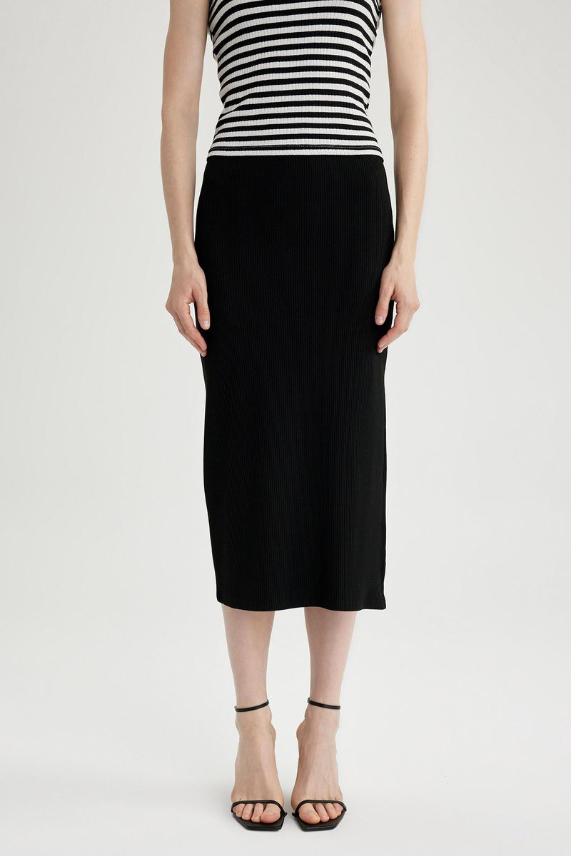 Woman Casual Straight Knitted Skirt - Black