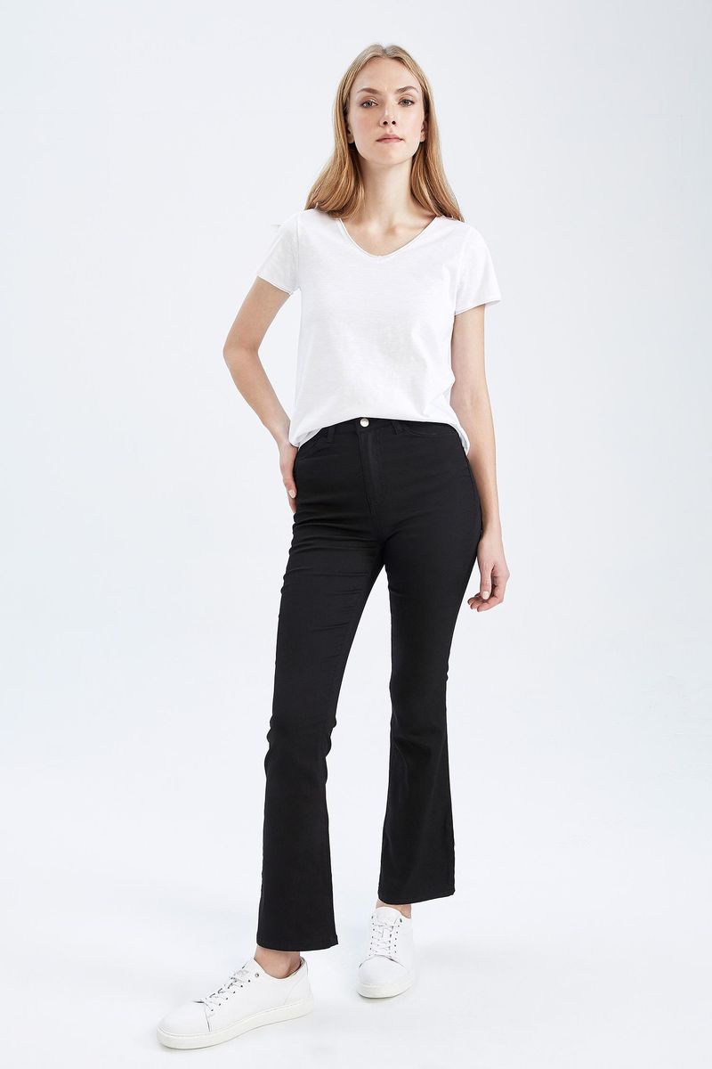 Woman Core Regular Fit V Neck Knitted Short Sleeve T-Shirt - White