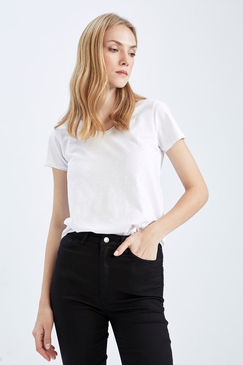 Woman Core Regular Fit V Neck Knitted Short Sleeve T-Shirt - White