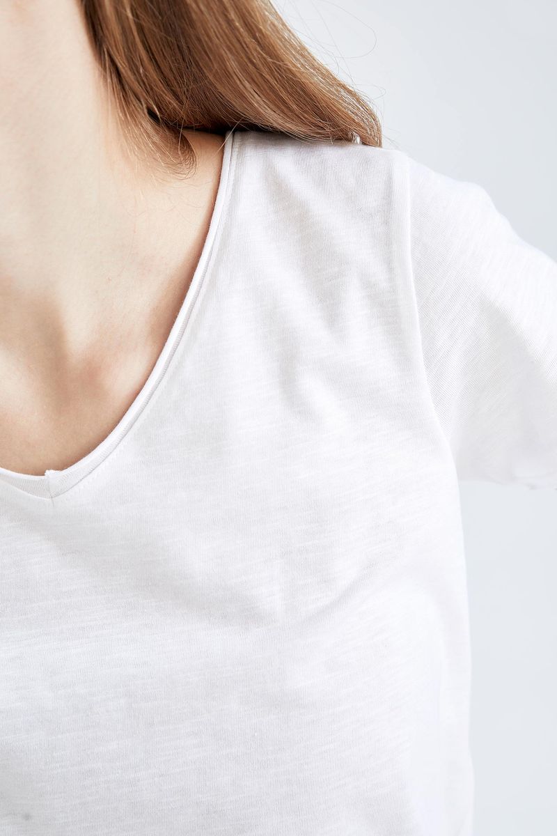 Woman Core Regular Fit V Neck Knitted Short Sleeve T-Shirt - White