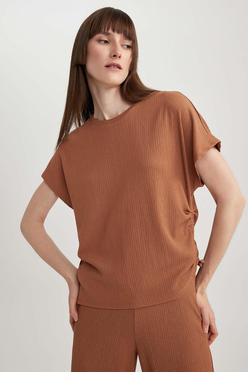 Woman Casual Batwing Crew Neck Knitted Short Sleeve T-Shirt - Brown