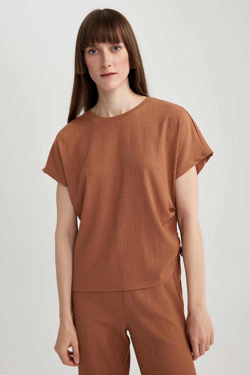 Woman Casual Batwing Crew Neck Knitted Short Sleeve T-Shirt - Brown