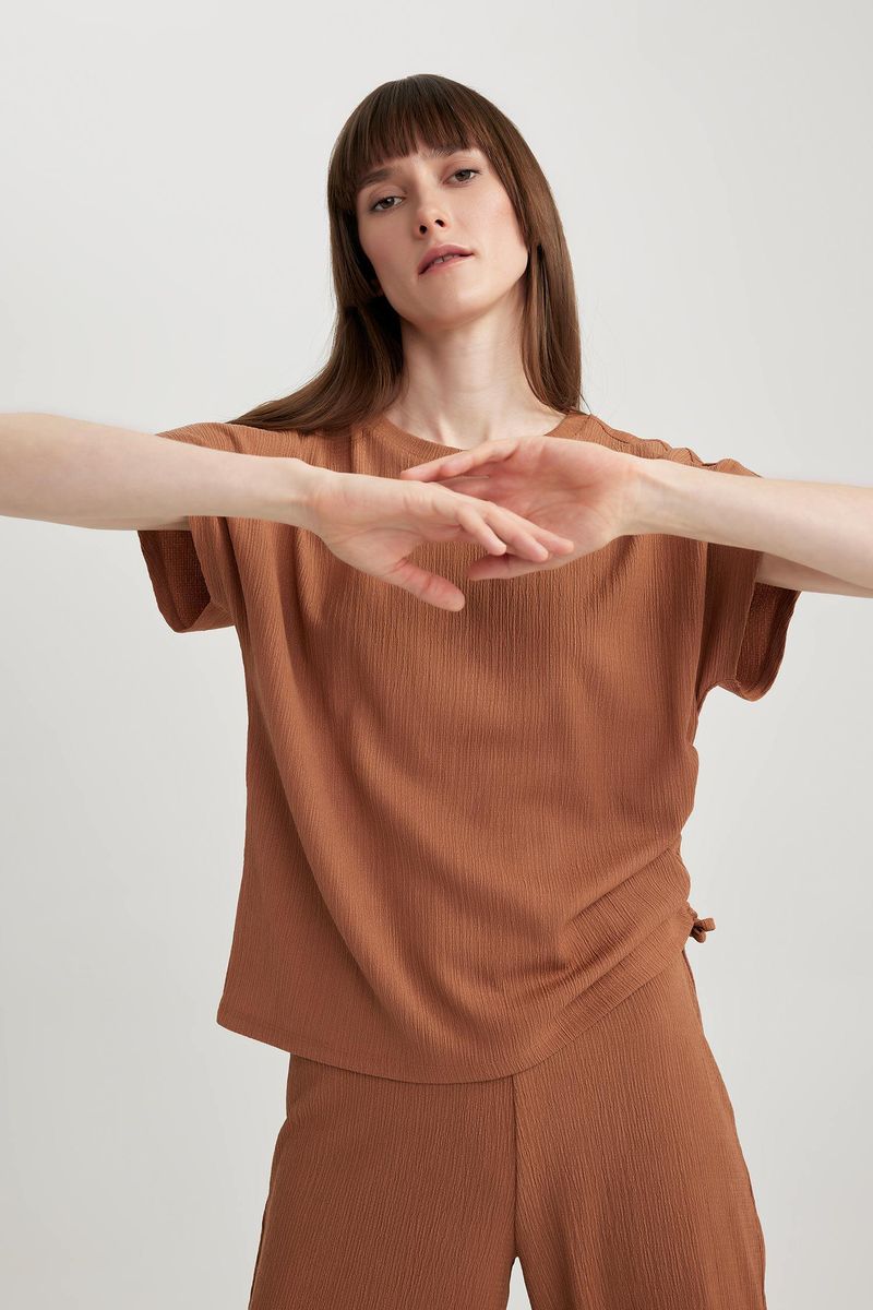 Woman Casual Batwing Crew Neck Knitted Short Sleeve T-Shirt - Brown