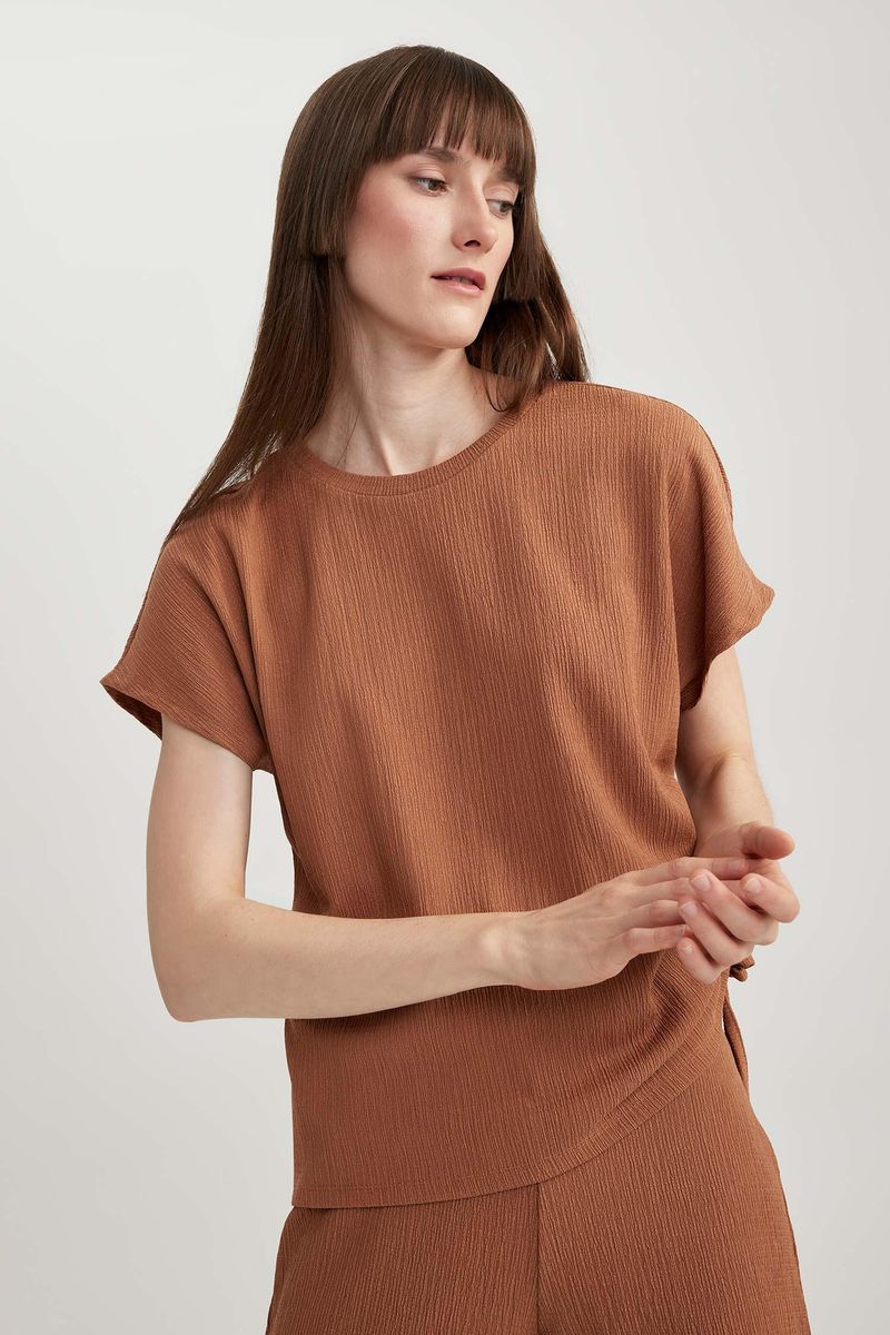 Woman Casual Batwing Crew Neck Knitted Short Sleeve T-Shirt - Brown