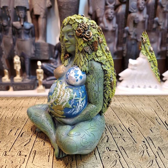 Figurine Statue