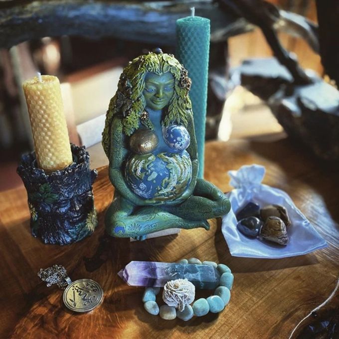 Figurine Statue