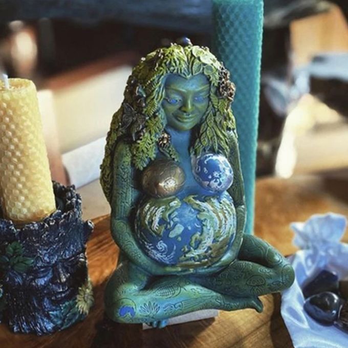 Figurine Statue