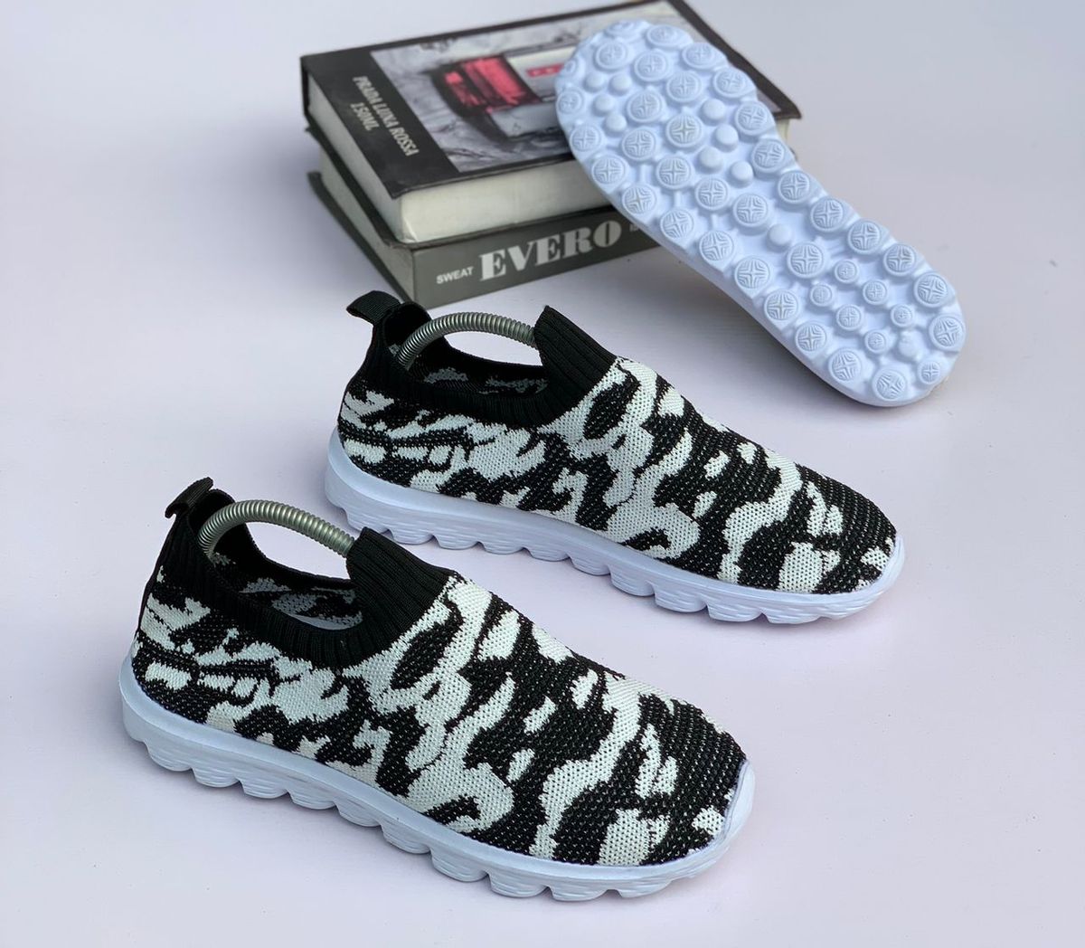 Women Trendy Ultra- Light Eva Sole Fashion Sneakers