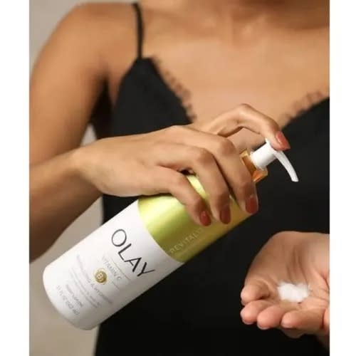 Olay Revitalizing & Hydrating Body Lotion With Vitamin C - 17 Fl Oz - 502ml