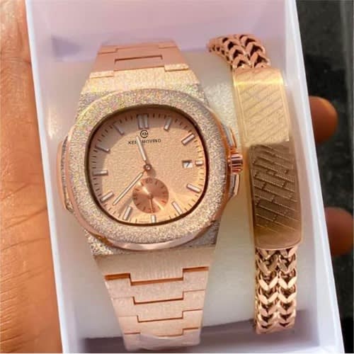 Club Wristwatch + Matching Wrist Set For Classy Men - Gold