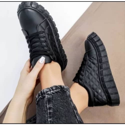 Plain Sneakers - Black
