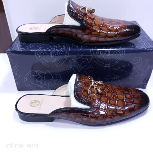 Khrat Giani  Shoe