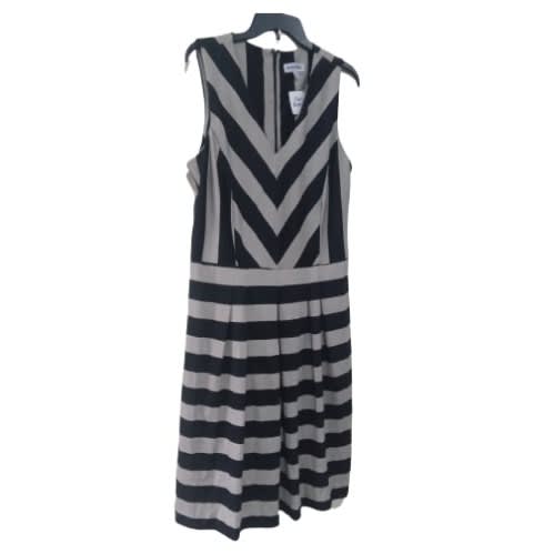 Women's Short Dress- Black V-neck