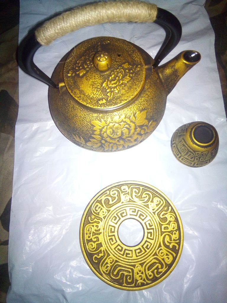 Chinese Teapot Kettle And 4 Cups