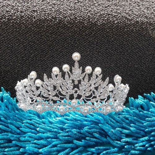 Shiny Faux Pearl Hollowed Rhinestone Inlaid Hair Crown-White