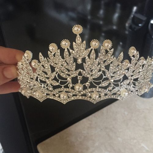 Shiny Faux Pearl Hollowed Rhinestone Inlaid Hair Crown-White