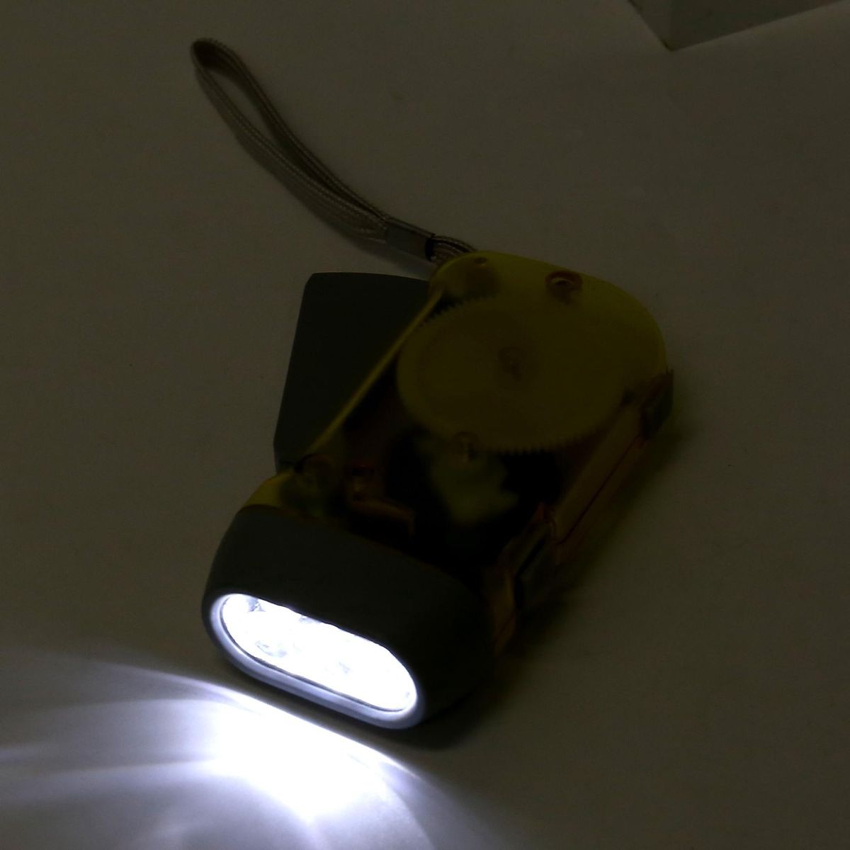3 LED Dynamo Wind Up Flashlight Hand-pressing Crank No