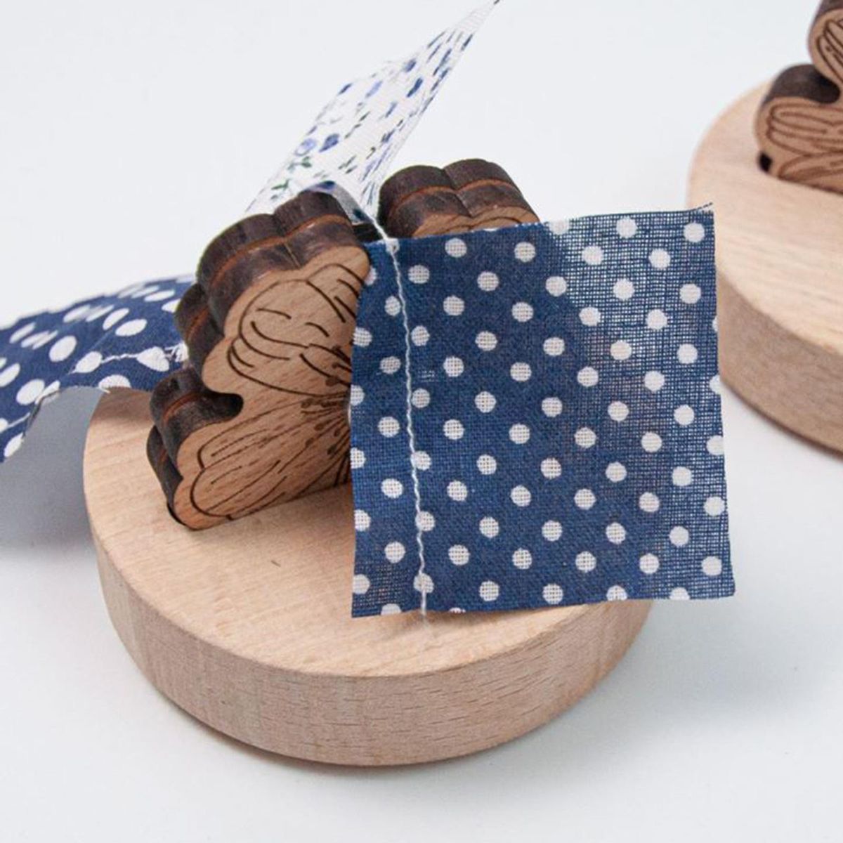 Thread Cutter Flower Shape 1x For Ideal Present Hand Style