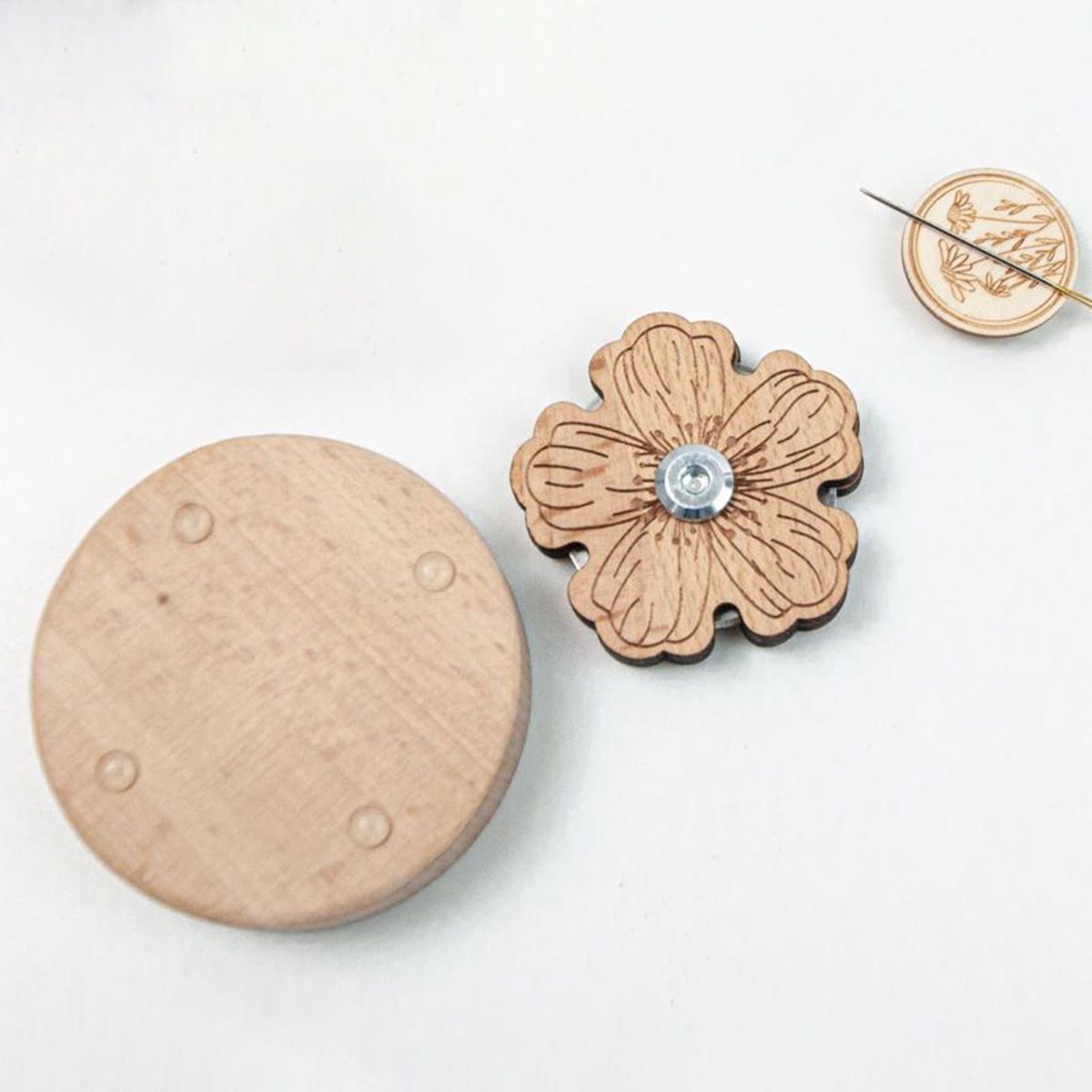 Thread Cutter Flower Shape 1x For Ideal Present Hand Style