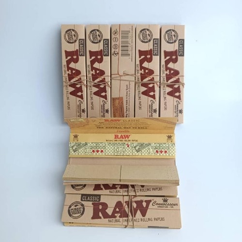 Raw Connoisseur Rolling Paper With Tips