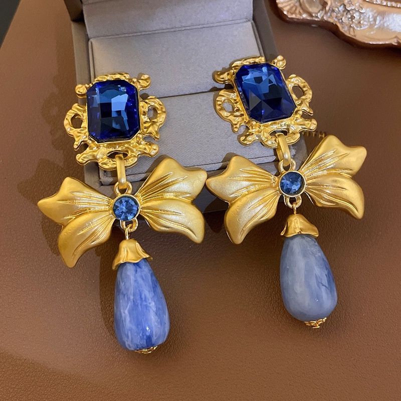 Kq Earrings With Square Bow Inlaid With Diamond