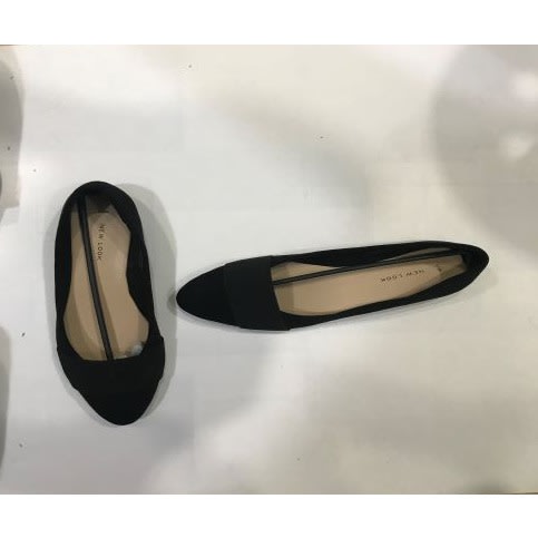 Female Flats With Black Sole
